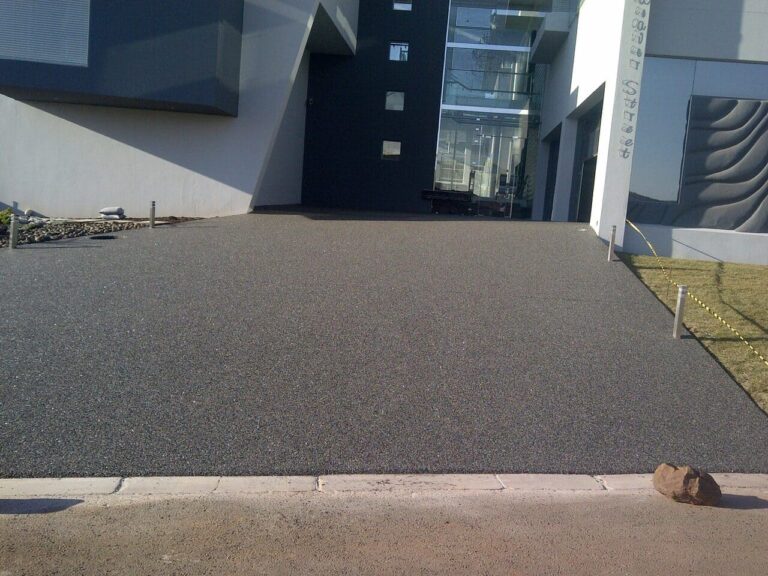 pebble-paving-drivers-garages1