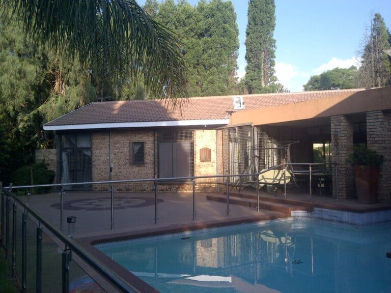 swimming pools pebble paving 12313